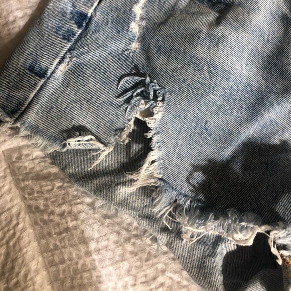 AGOLDE // Parker Shorts in Swampmeet - Picture 4 of 7